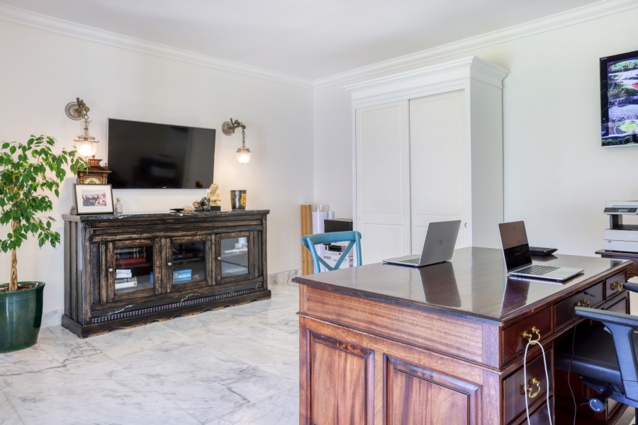 5 Bedroom Property for Sale in Constantia Western Cape